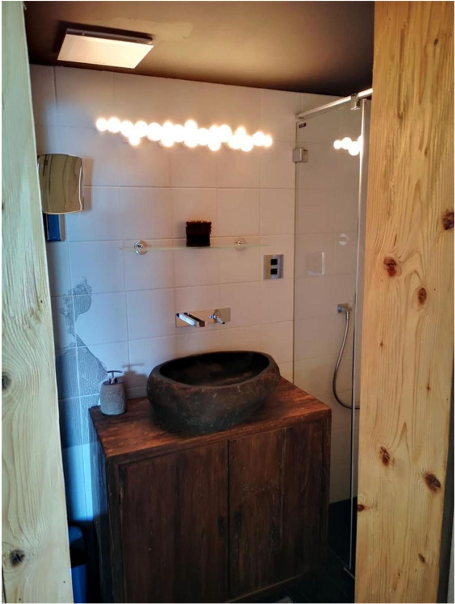 Chalet With View Of The Mountains And The Thun Lake Зигрисвил Екстериор снимка